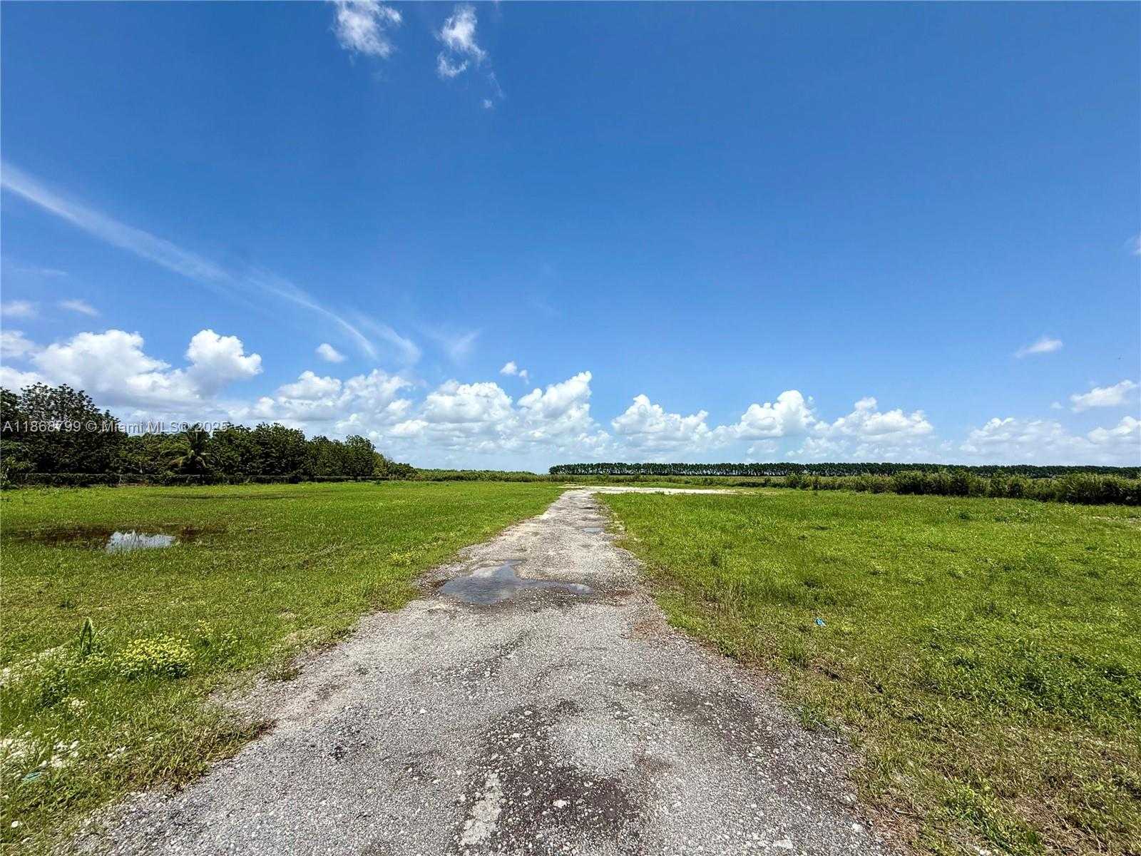 Small Image of 18269 SW 100th St, Miami, FL 33196, USA Number 5