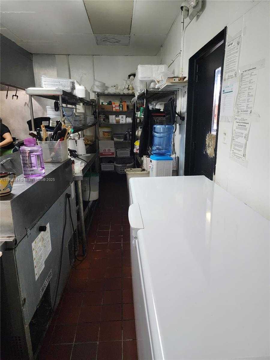 Small Image of 3215 DAVIE BLVD, Fort Lauderdale Number 12