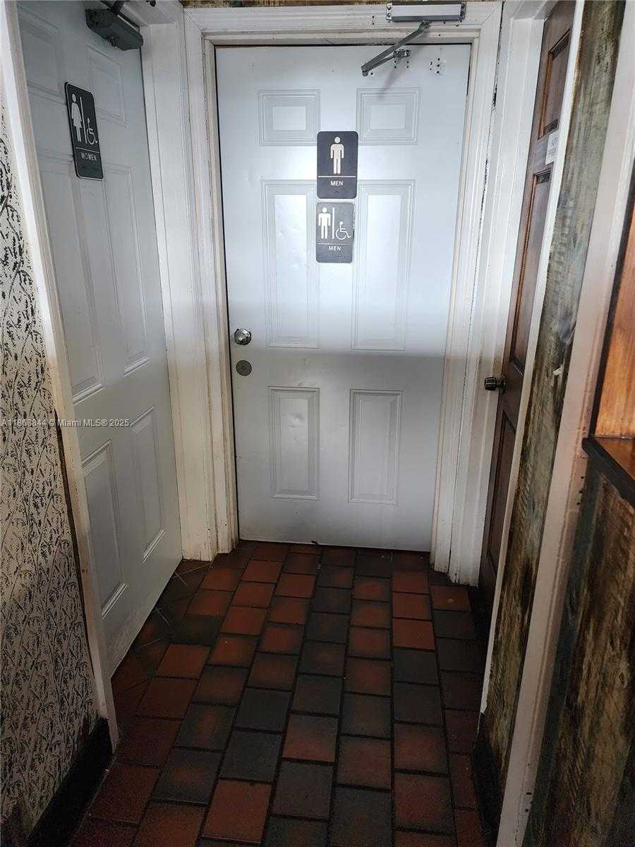 Small Image of 3215 DAVIE BLVD, Fort Lauderdale Number 13