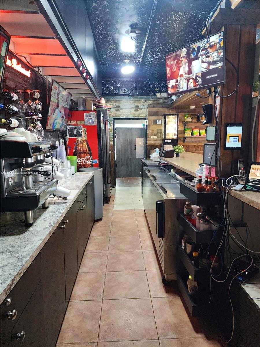 Small Image of 3215 DAVIE BLVD, Fort Lauderdale Number 16