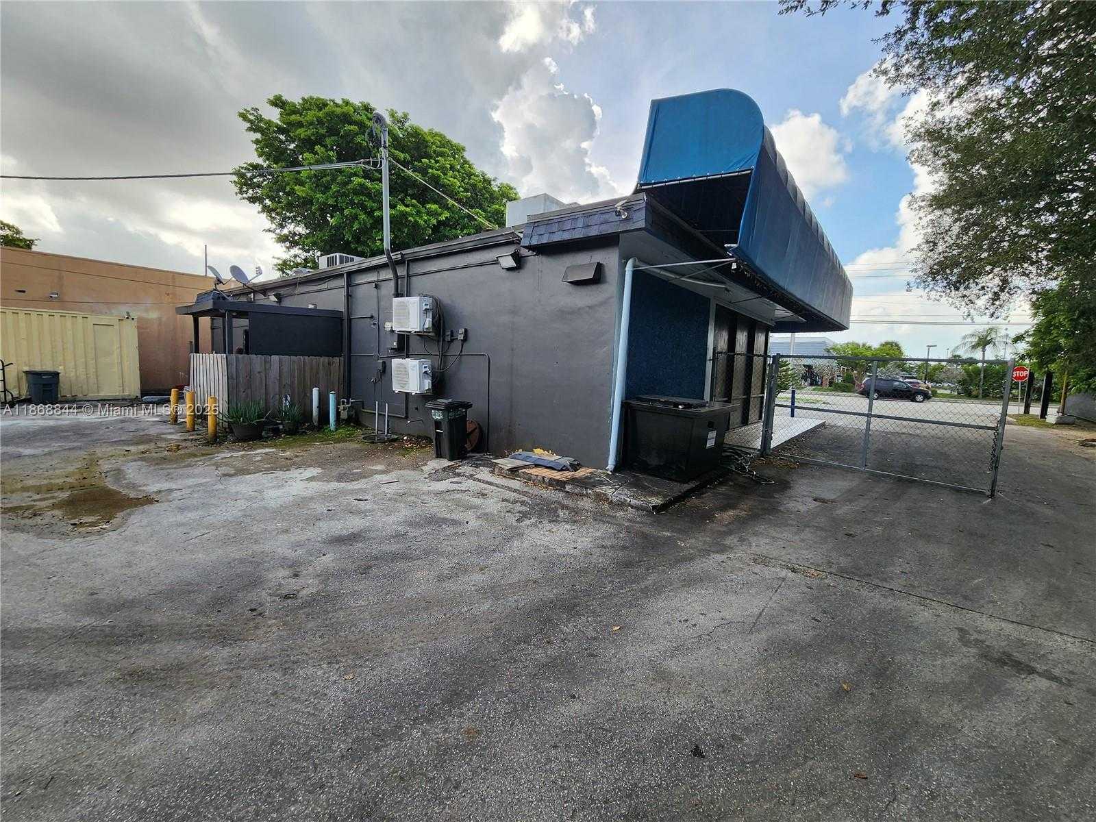 Small Image of 3215 DAVIE BLVD, Fort Lauderdale Number 6