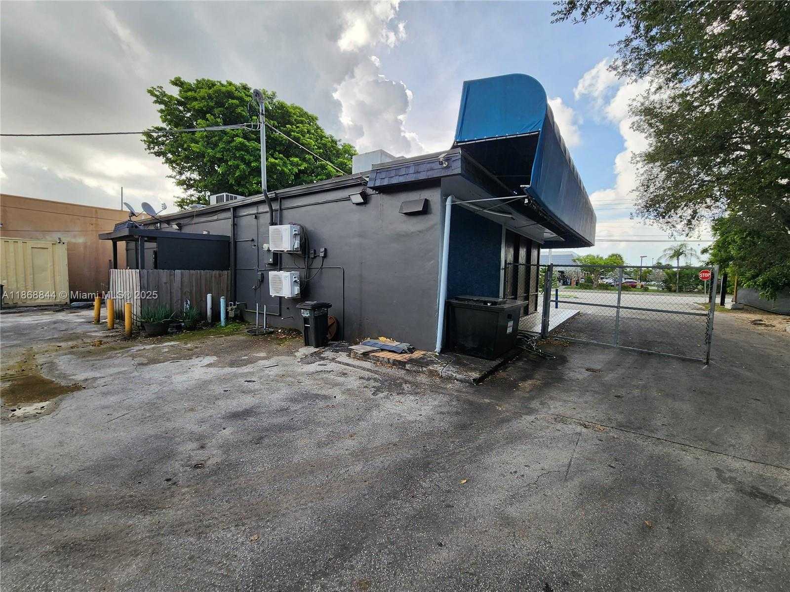 Small Image of 3215 DAVIE BLVD, Fort Lauderdale Number 7