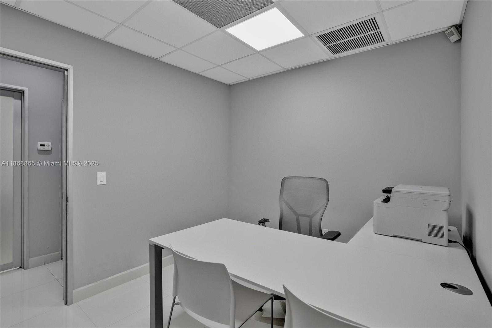 Small Image of 2411 HOLLYWOOD BLVD, Hollywood Number 14