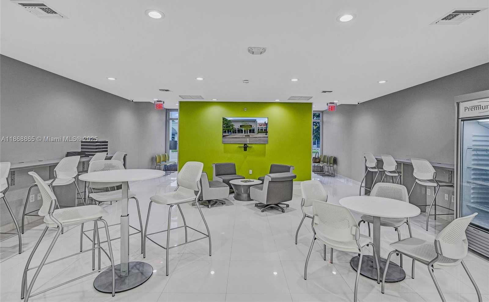 Small Image of 2411 HOLLYWOOD BLVD, Hollywood Number 4