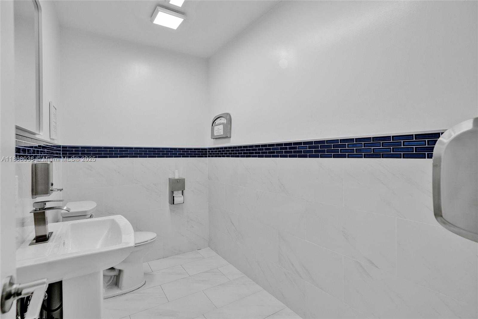 Small Image of 2419 HOLLYWOOD BLVD, Hollywood Number 29