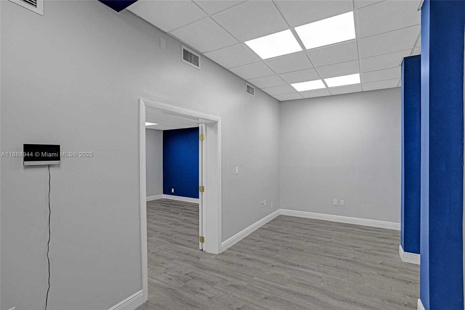 Small Image of 2419 HOLLYWOOD BLVD, Hollywood Number 12