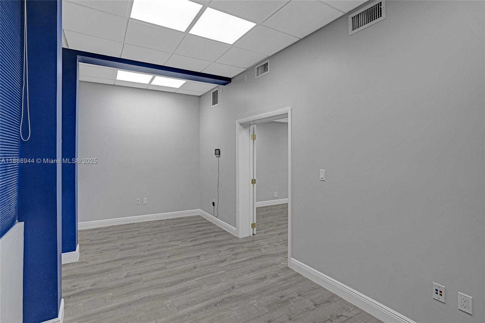 Small Image of 2419 HOLLYWOOD BLVD, Hollywood Number 13