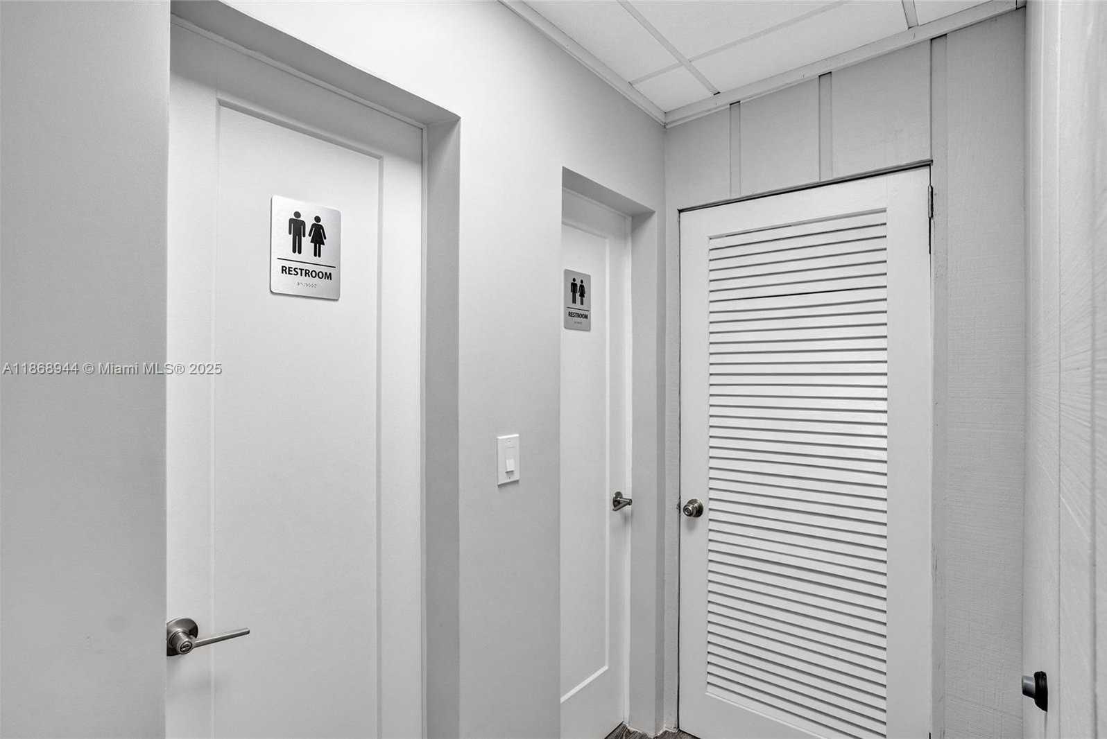 Small Image of 2419 HOLLYWOOD BLVD, Hollywood Number 27