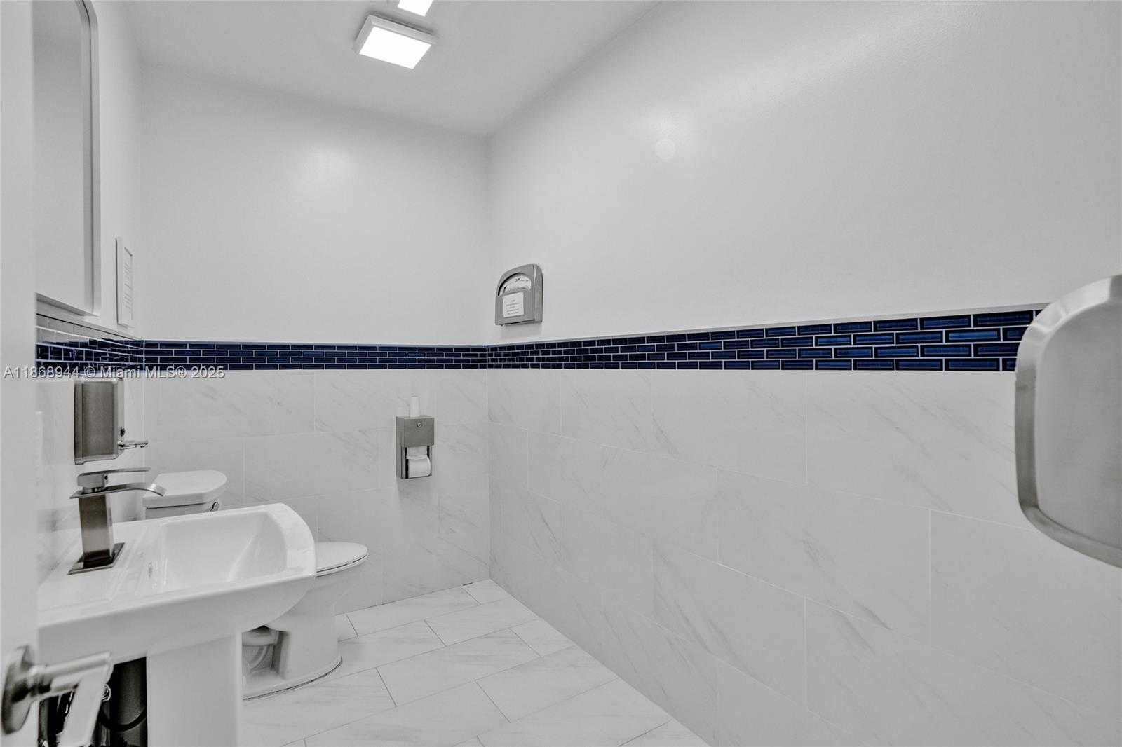 Small Image of 2419 HOLLYWOOD BLVD, Hollywood Number 29