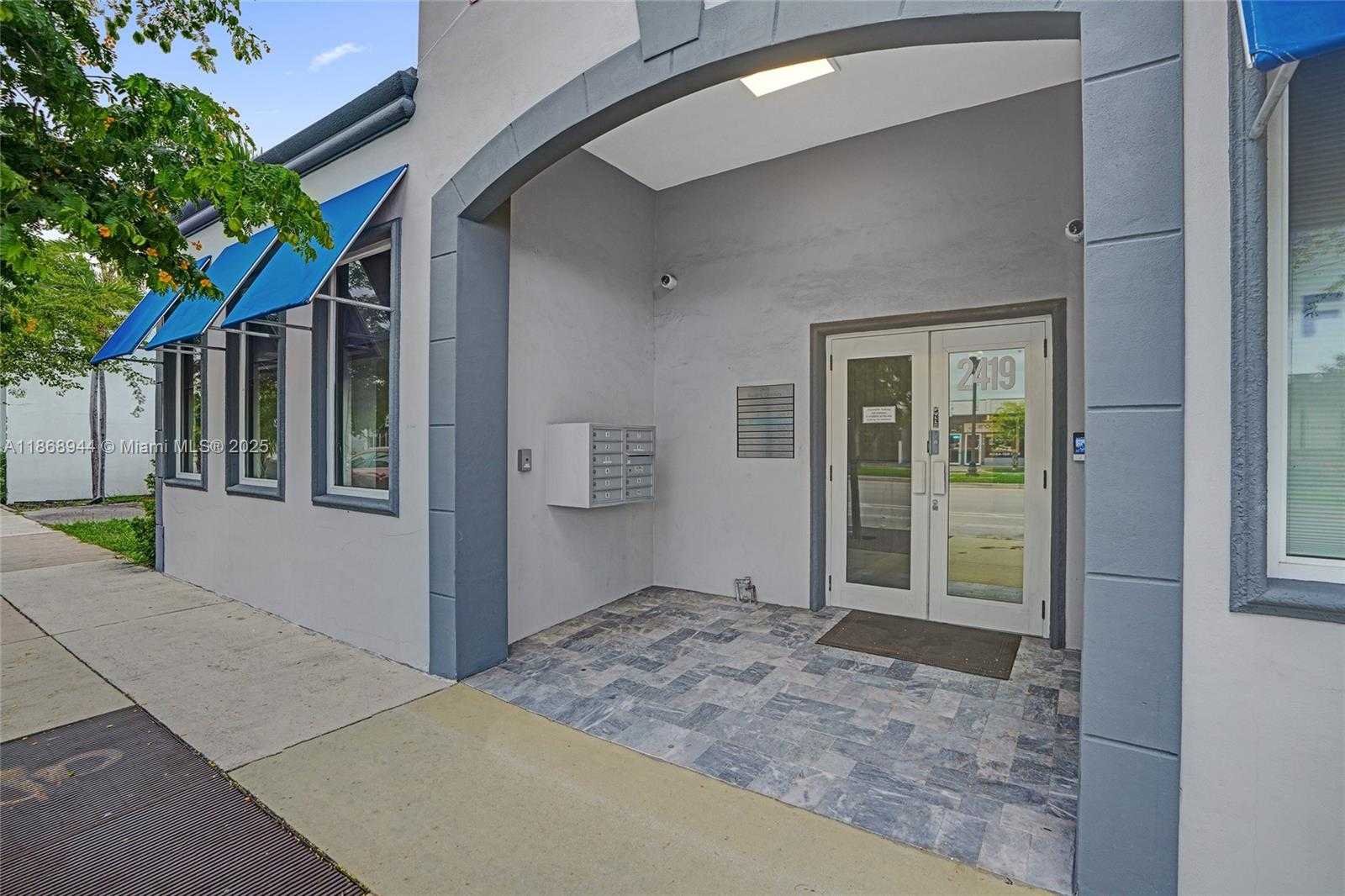 Small Image of 2419 HOLLYWOOD BLVD, Hollywood Number 4