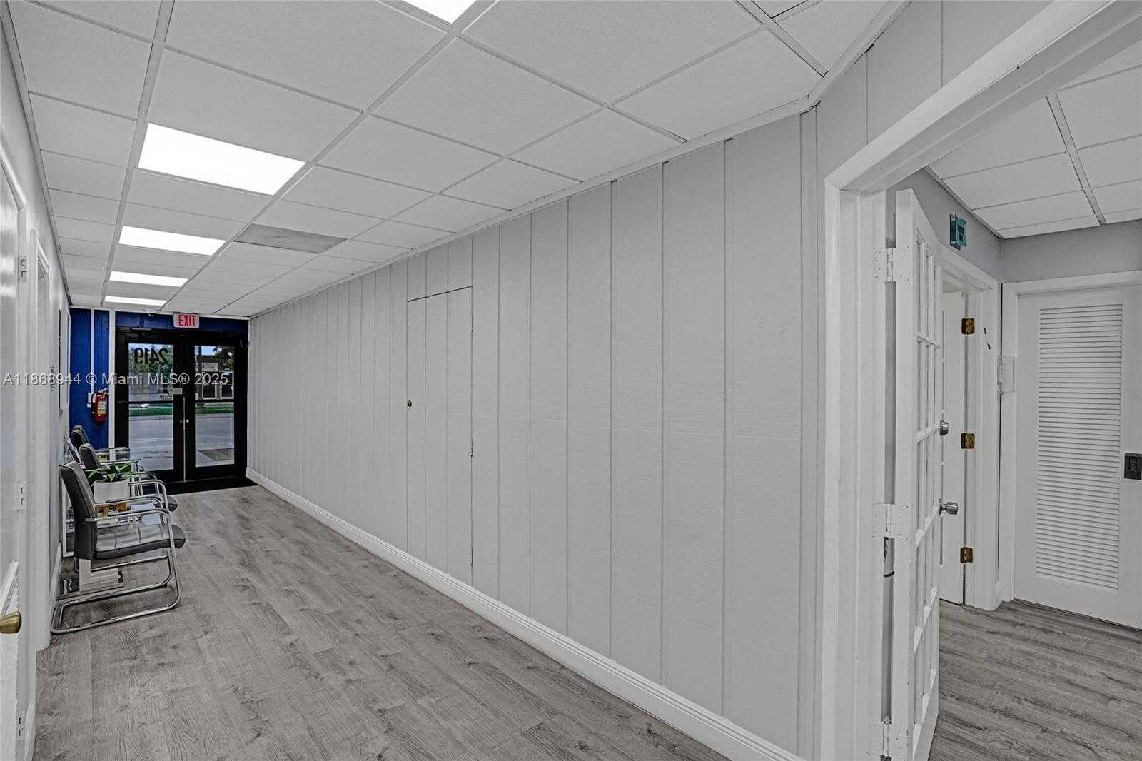 Small Image of 2419 HOLLYWOOD BLVD, Hollywood Number 6