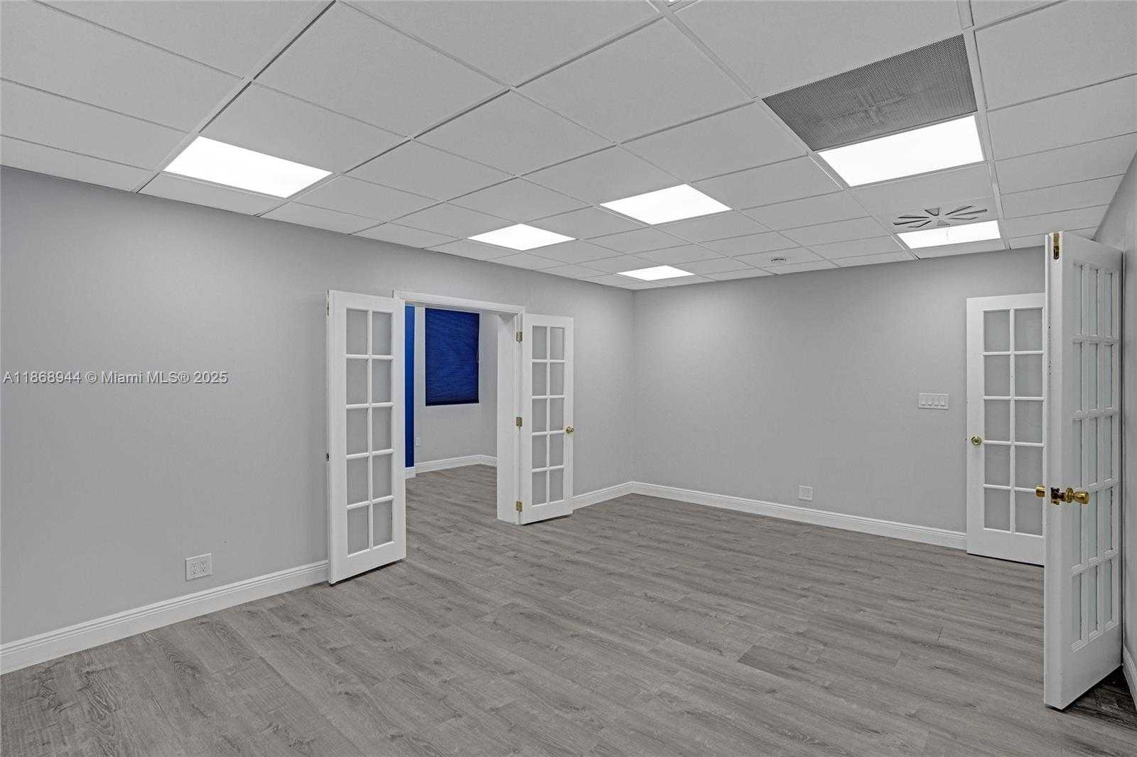 Small Image of 2419 HOLLYWOOD BLVD, Hollywood Number 9