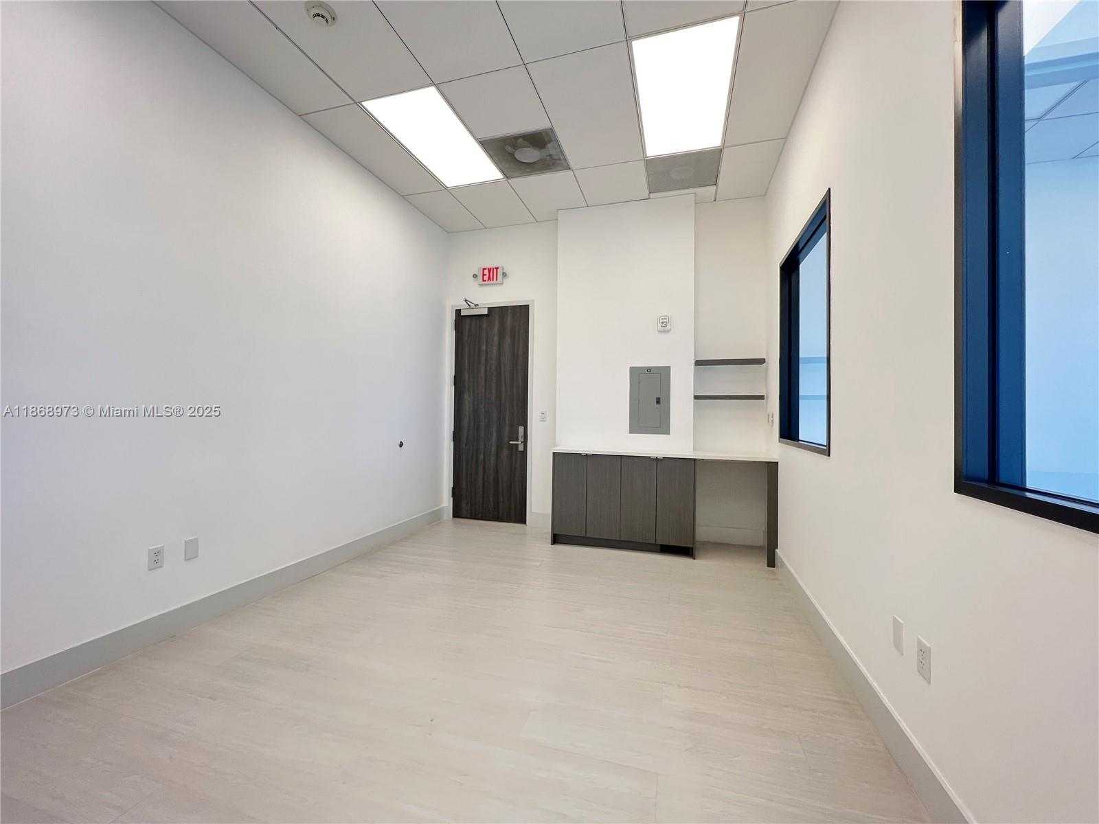 Small Image of 19790w Dixie Hwy, Miami, FL 33180, USA Number 13
