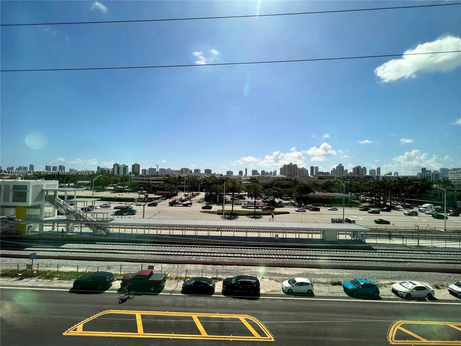 Small Image of 19790w Dixie Hwy, Miami, FL 33180, USA Number 18