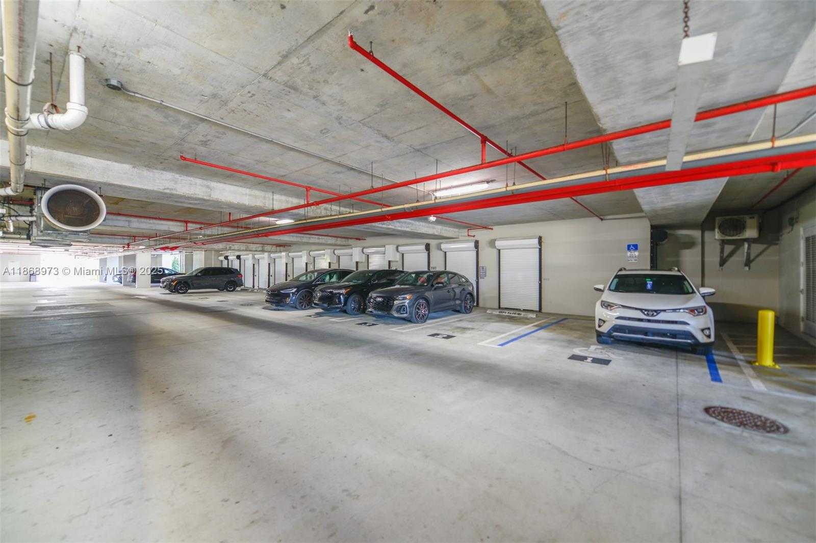 Small Image of 19790w Dixie Hwy, Miami, FL 33180, USA Number 51