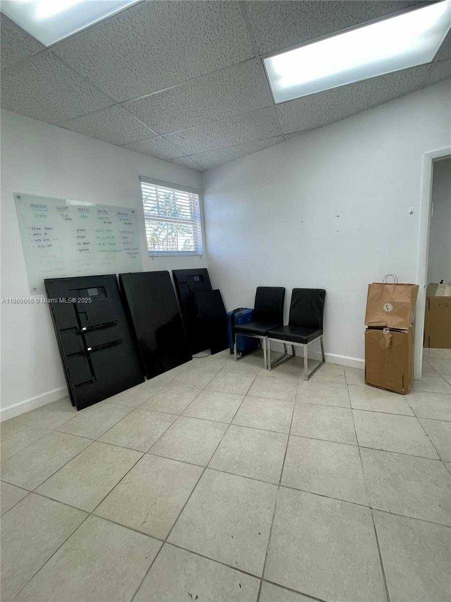 Small Image of 18319 WEST DIXIE HWY #206, North Miami Beach Number 4