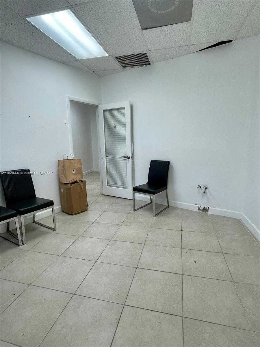 Small Image of 18319 WEST DIXIE HWY #206, North Miami Beach Number 5