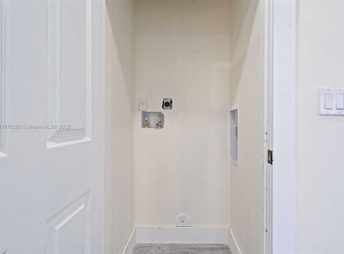 Small Image of 742 NORTH WEST 70TH ST, Miami Number 28