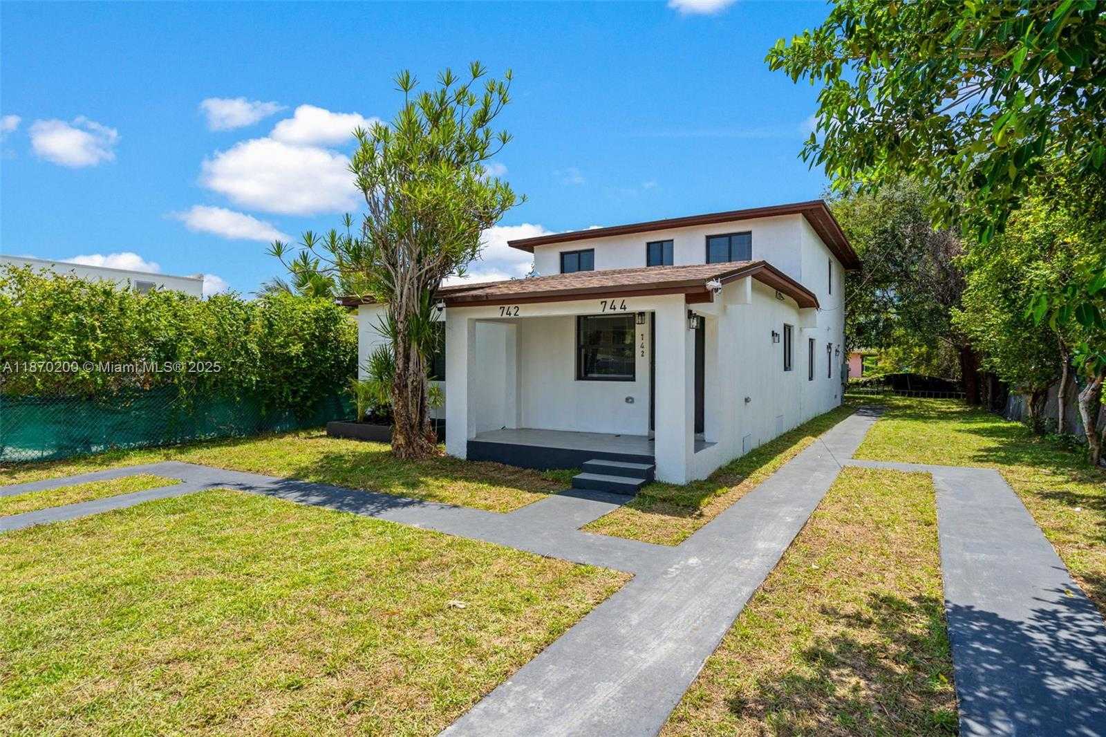 Small Image of 742 NORTH WEST 70TH ST, Miami Number 3
