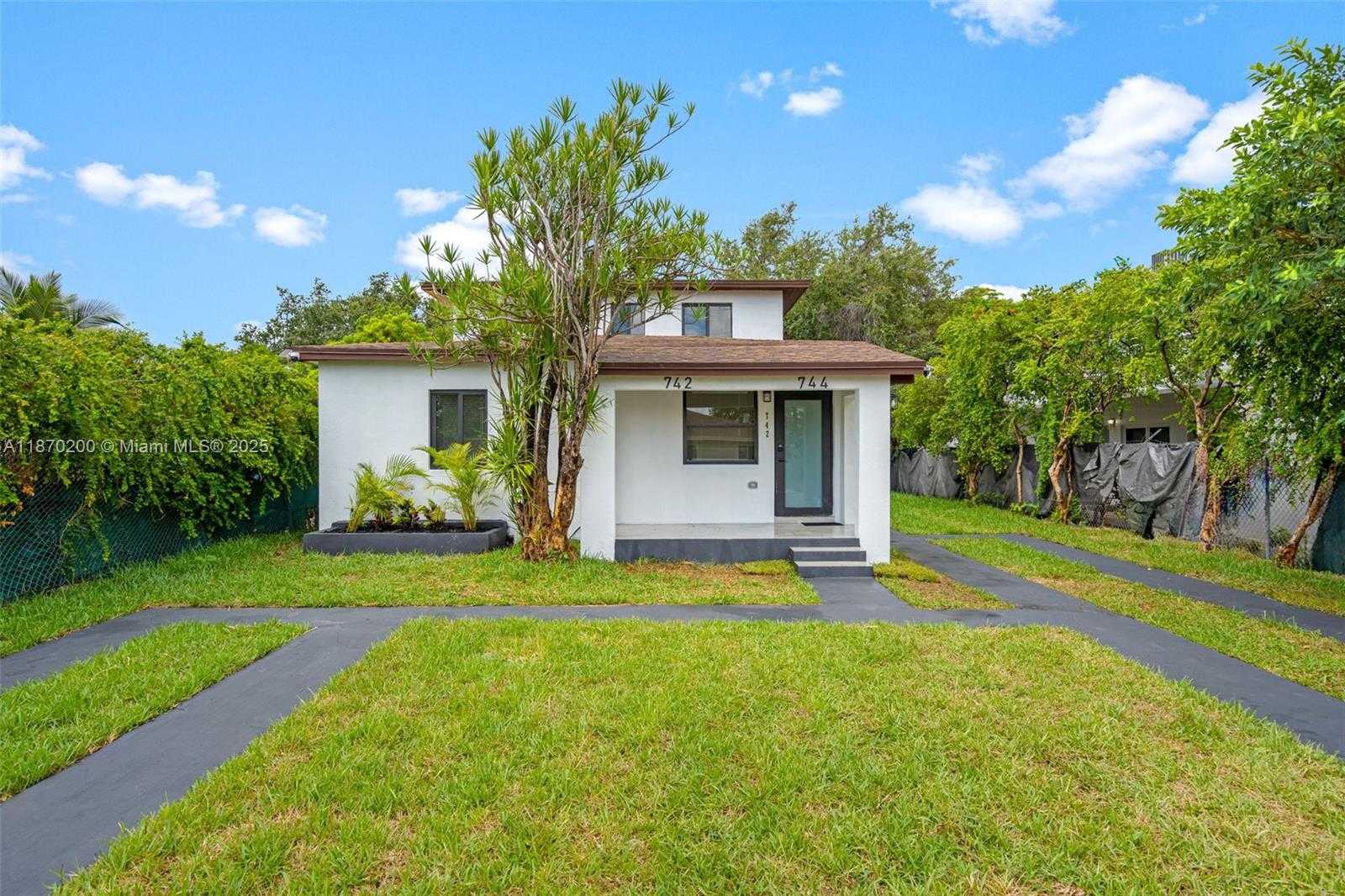 Small Image of 742 NORTH WEST 70TH ST, Miami Number 4