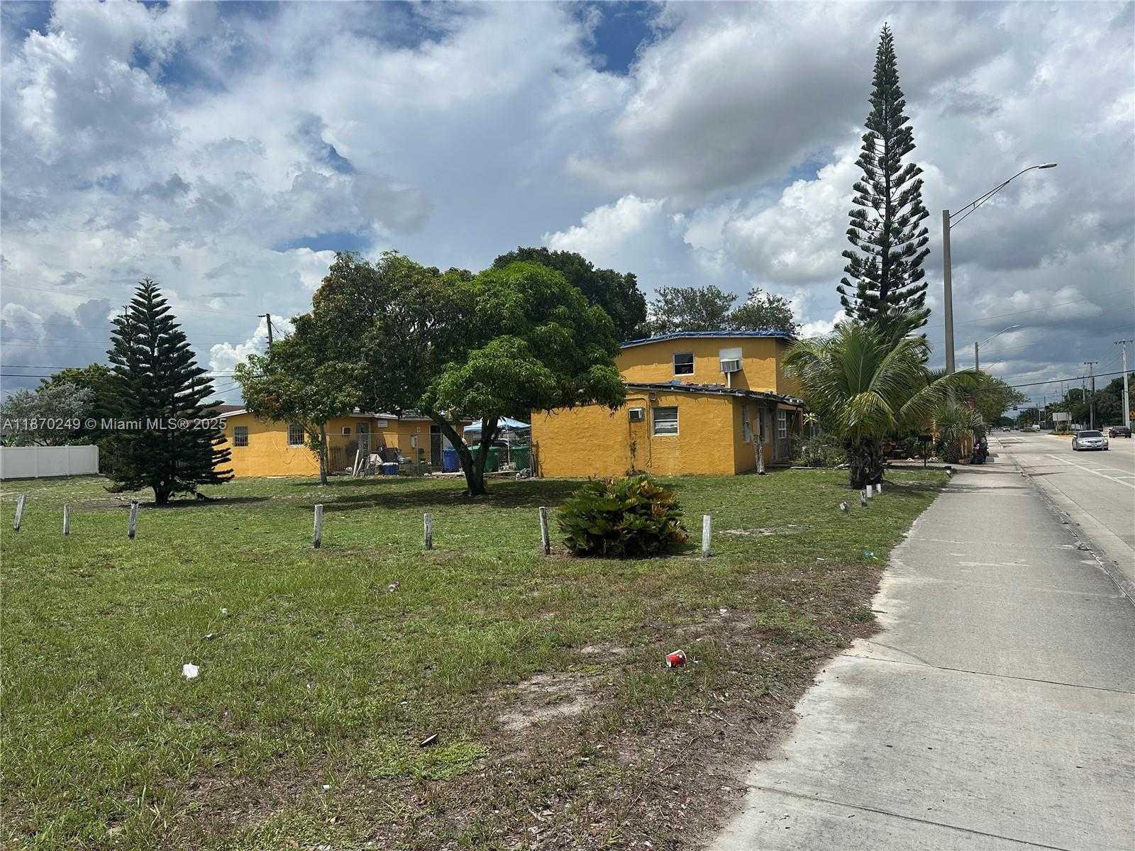 Small Image of 733 NORTH WEST 27TH AVE, Fort Lauderdale Number 3