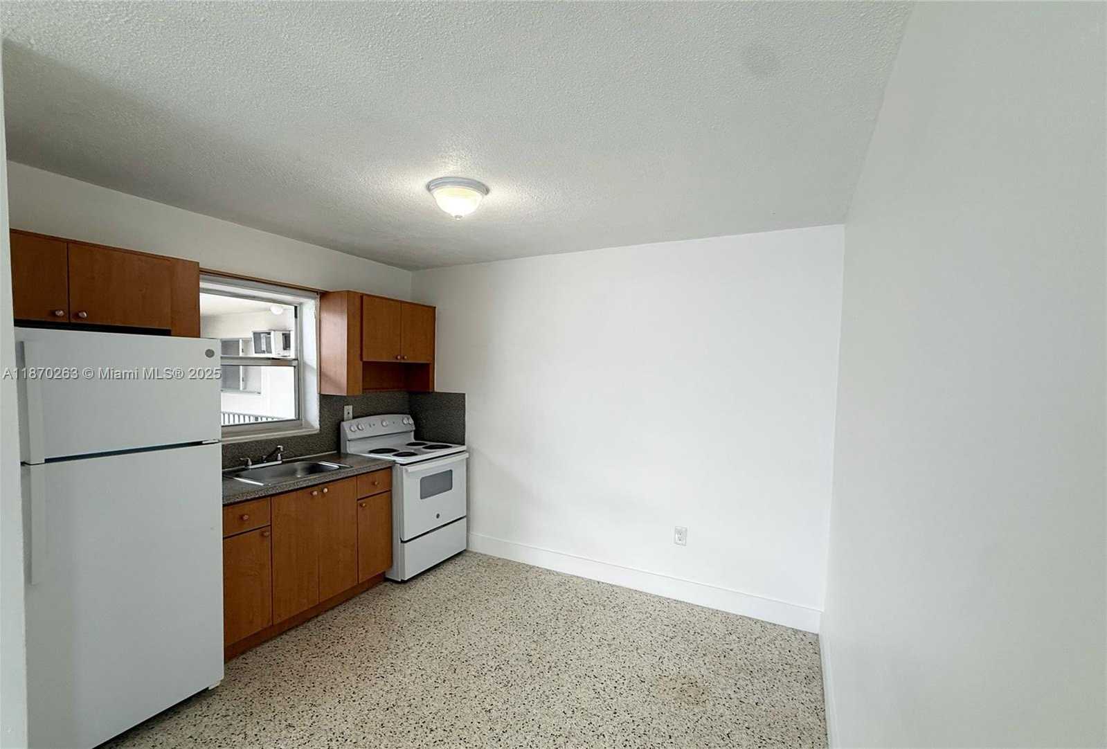 Small Image of 635 SOUTH WEST 7TH CT, Miami Number 12