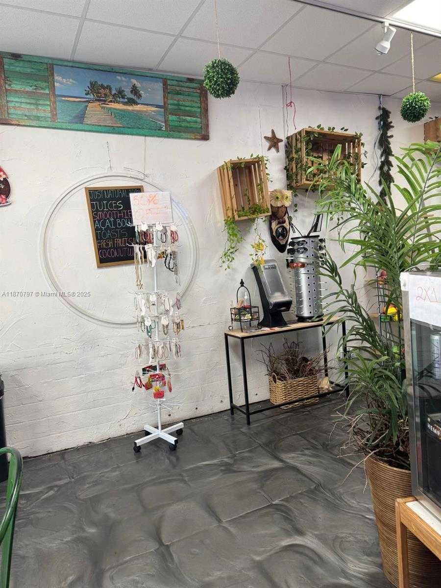 Small Image of 905 SUNRISE LN, Fort Lauderdale Number 17