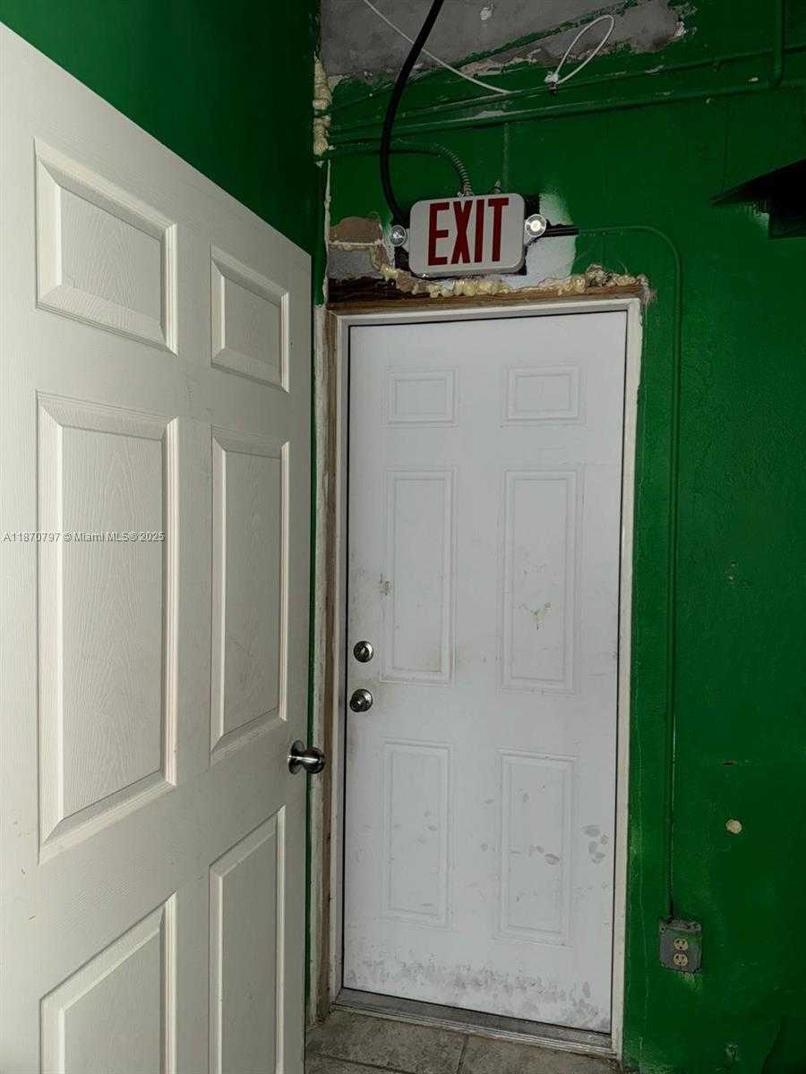 Small Image of 905 SUNRISE LN, Fort Lauderdale Number 22