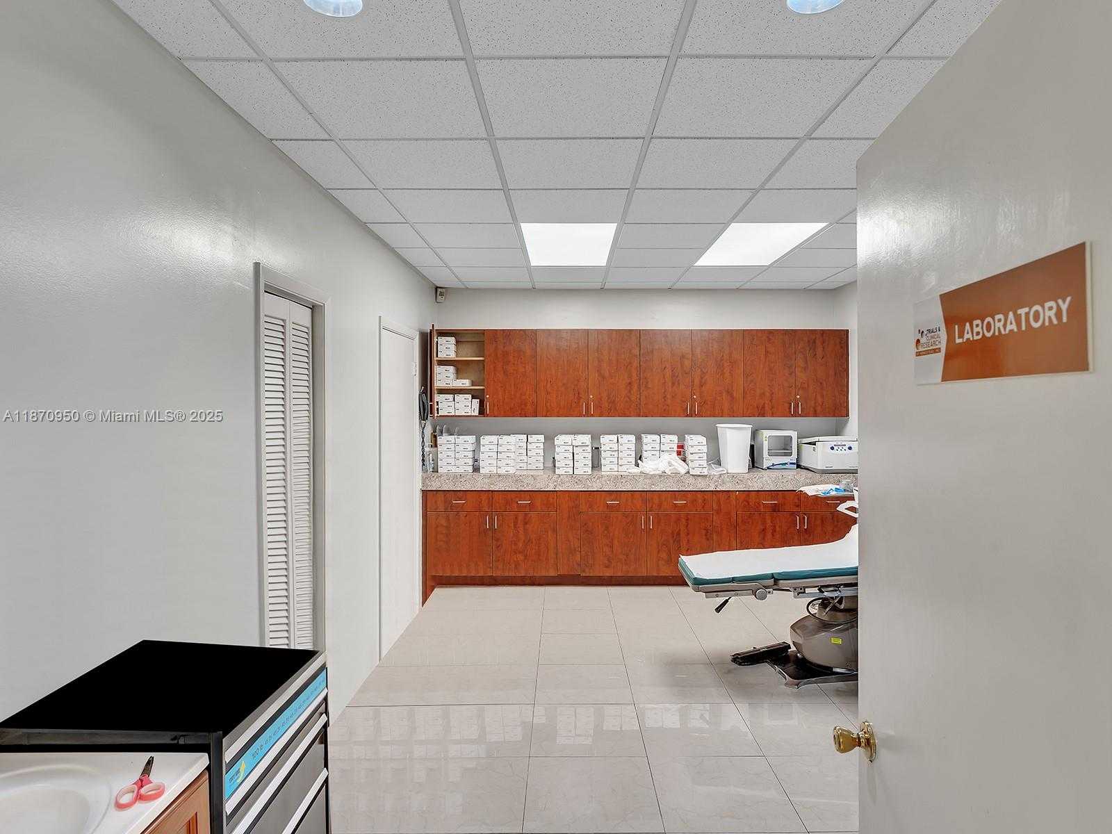 Small Image of 313 NORTH KROME AVE #313-317-319, Homestead Number 31