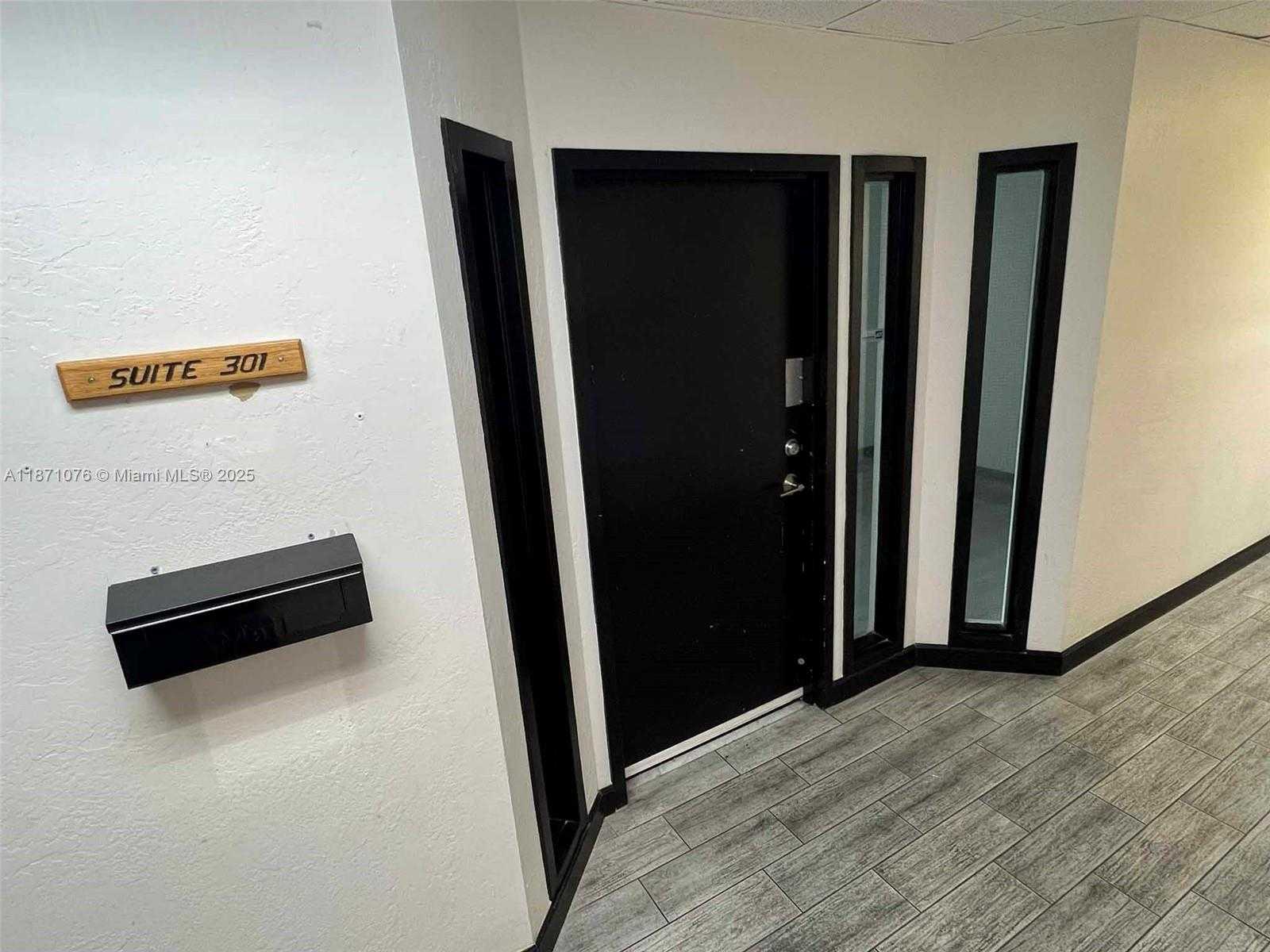 Small Image of 5555 HOLLYWOOD BLVD #301, Hollywood Number 11