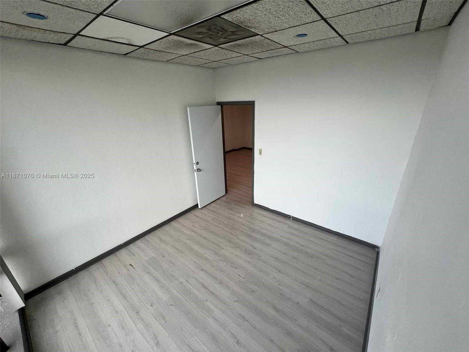 Small Image of 5555 HOLLYWOOD BLVD #301, Hollywood Number 16