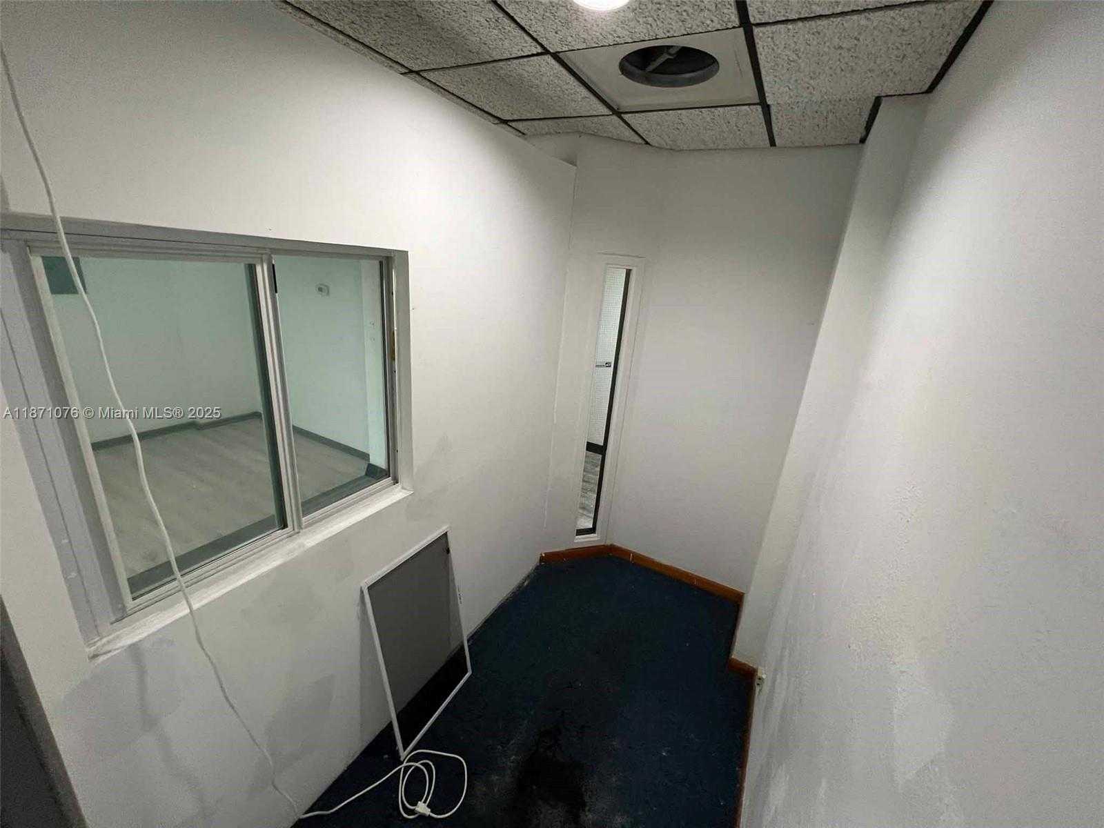 Small Image of 5555 HOLLYWOOD BLVD #301, Hollywood Number 18