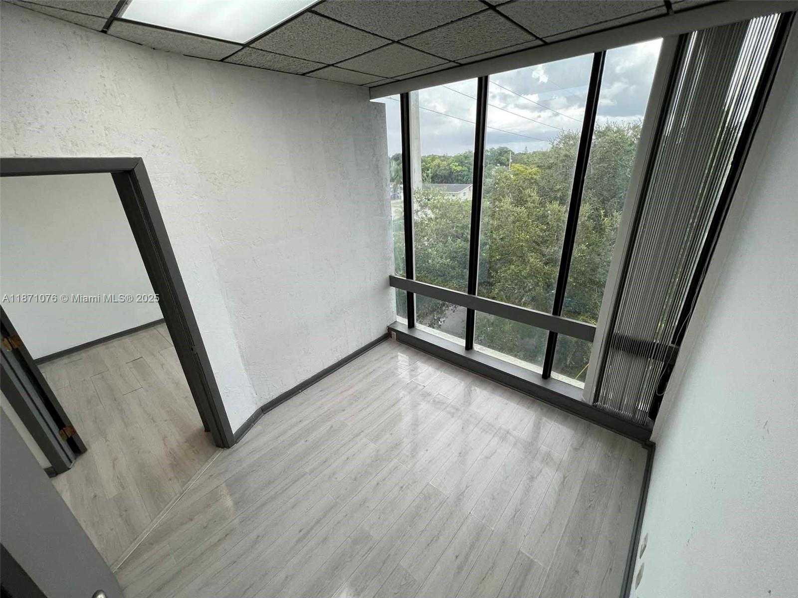 Small Image of 5555 HOLLYWOOD BLVD #301, Hollywood Number 21