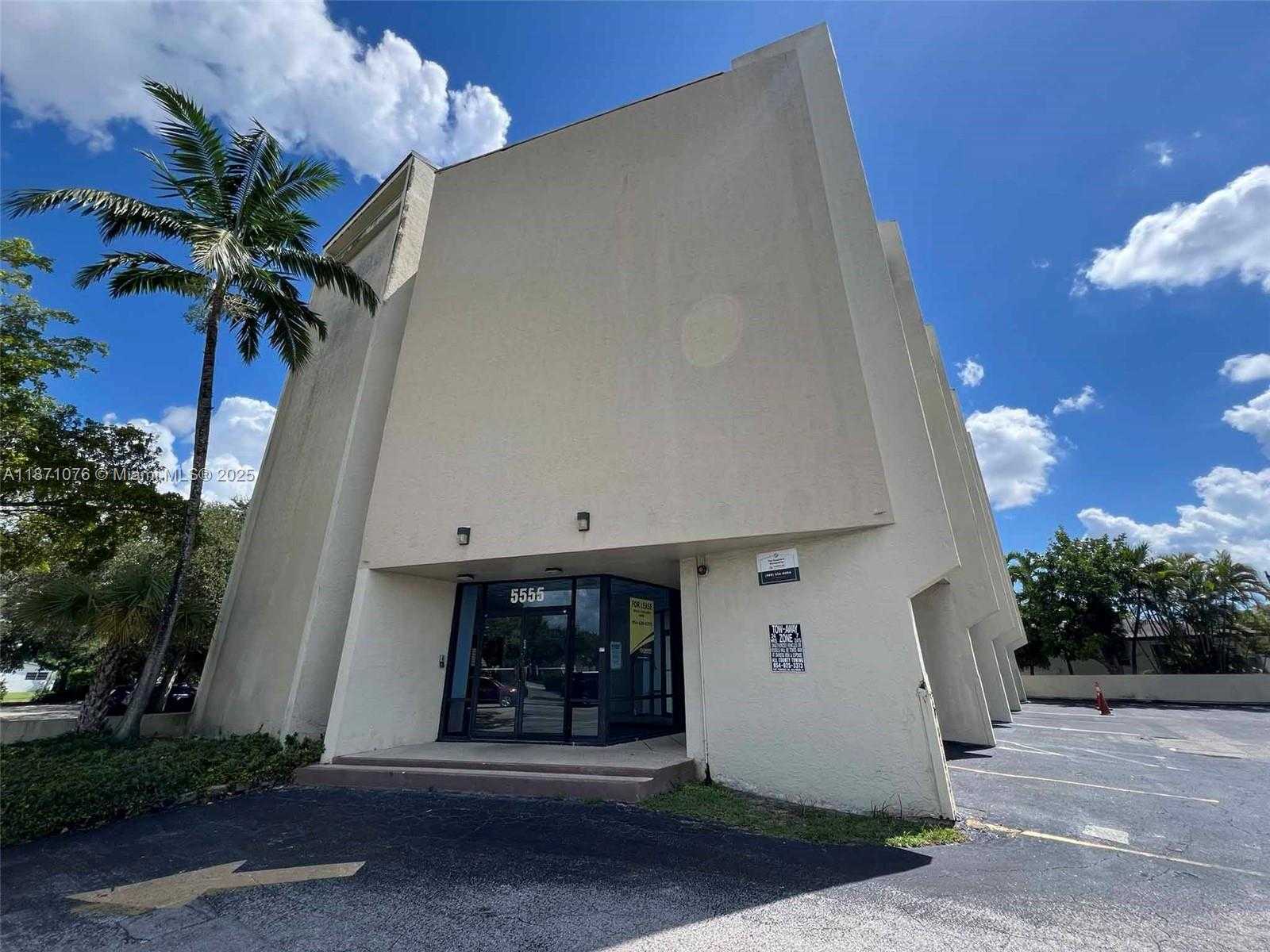 Small Image of 5555 HOLLYWOOD BLVD #301, Hollywood Number 4