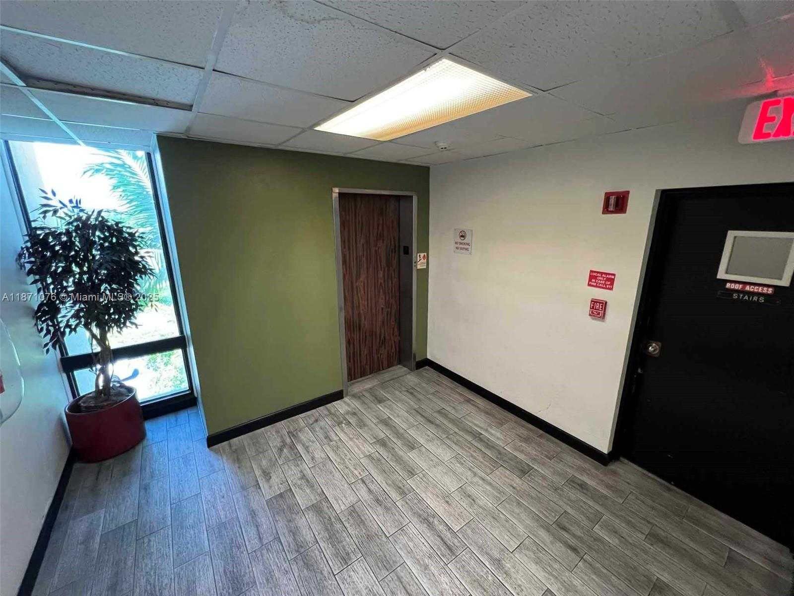 Small Image of 5555 HOLLYWOOD BLVD #301, Hollywood Number 9