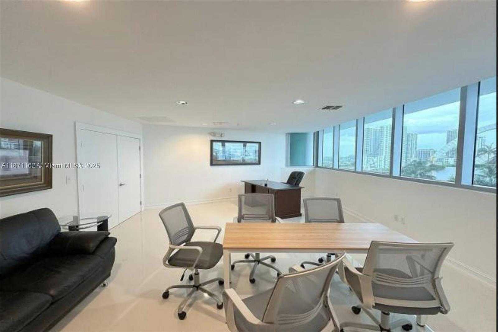 Small Image of 900 BISCAYNE BLVD #O-1403, Miami Number 4