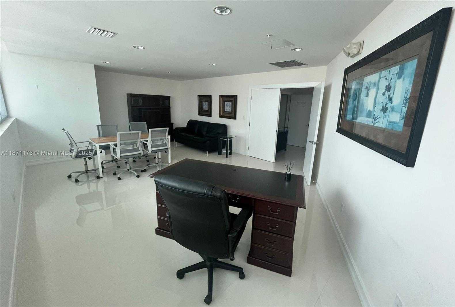 Small Image of 900 BISCAYNE BLVD #O-1403, Miami Number 6