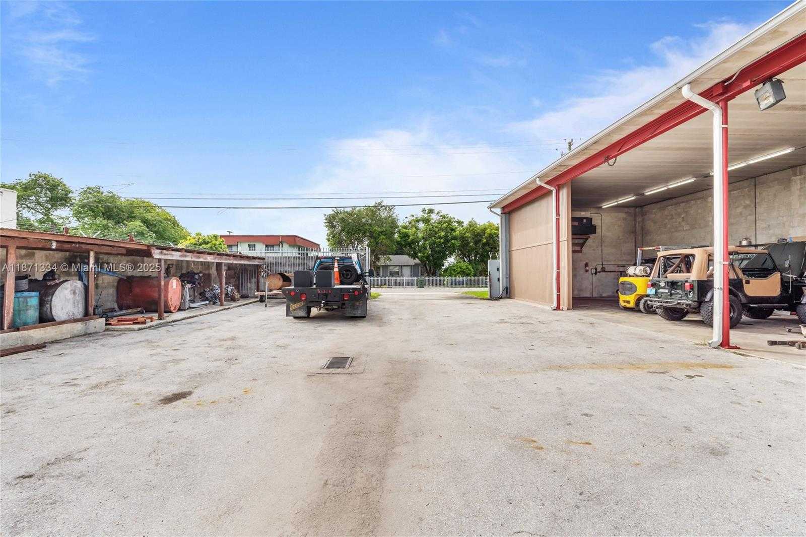 Small Image of 105 NORTH EAST 1ST RD, Homestead Number 11