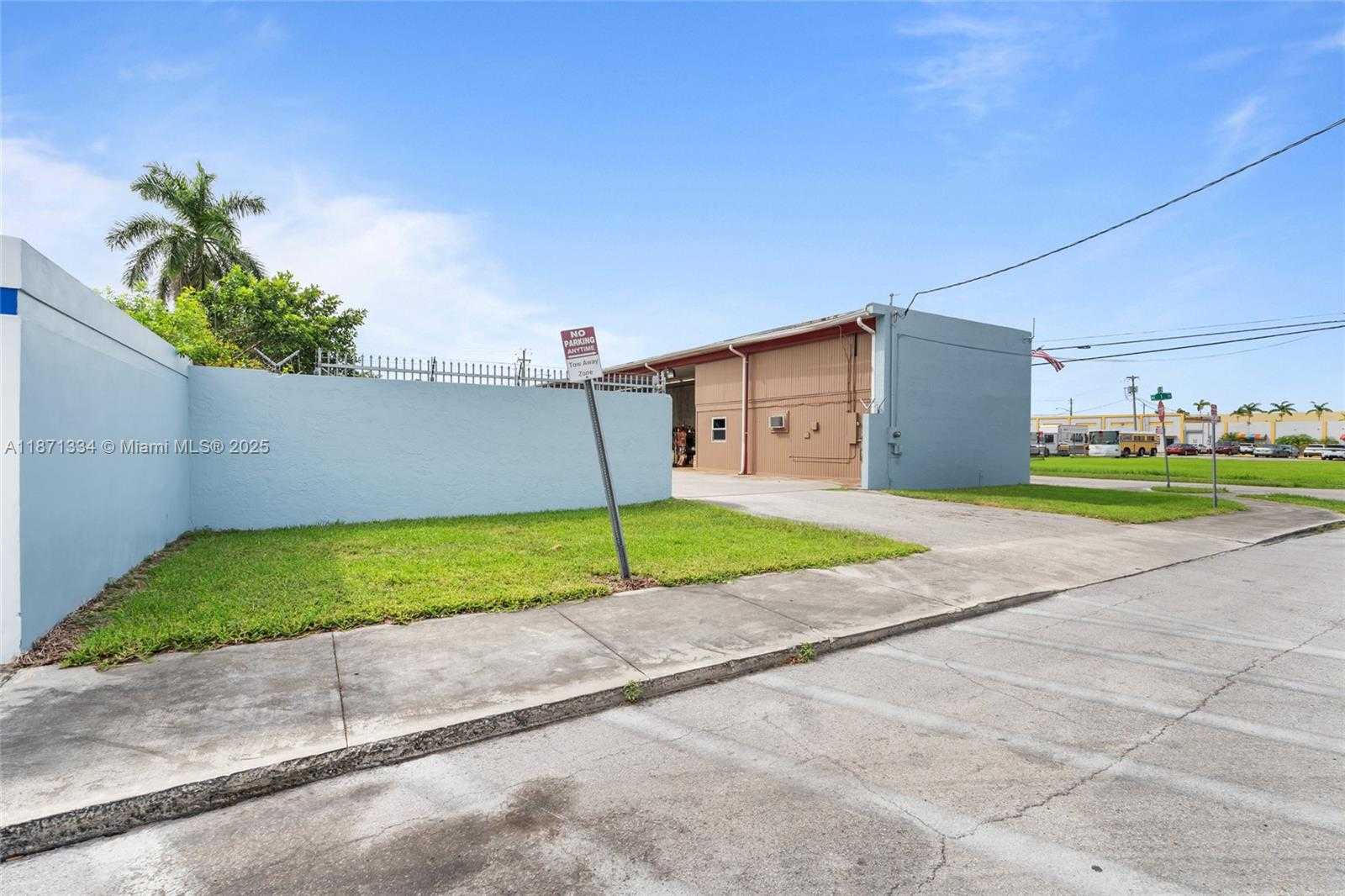 Small Image of 105 NORTH EAST 1ST RD, Homestead Number 14