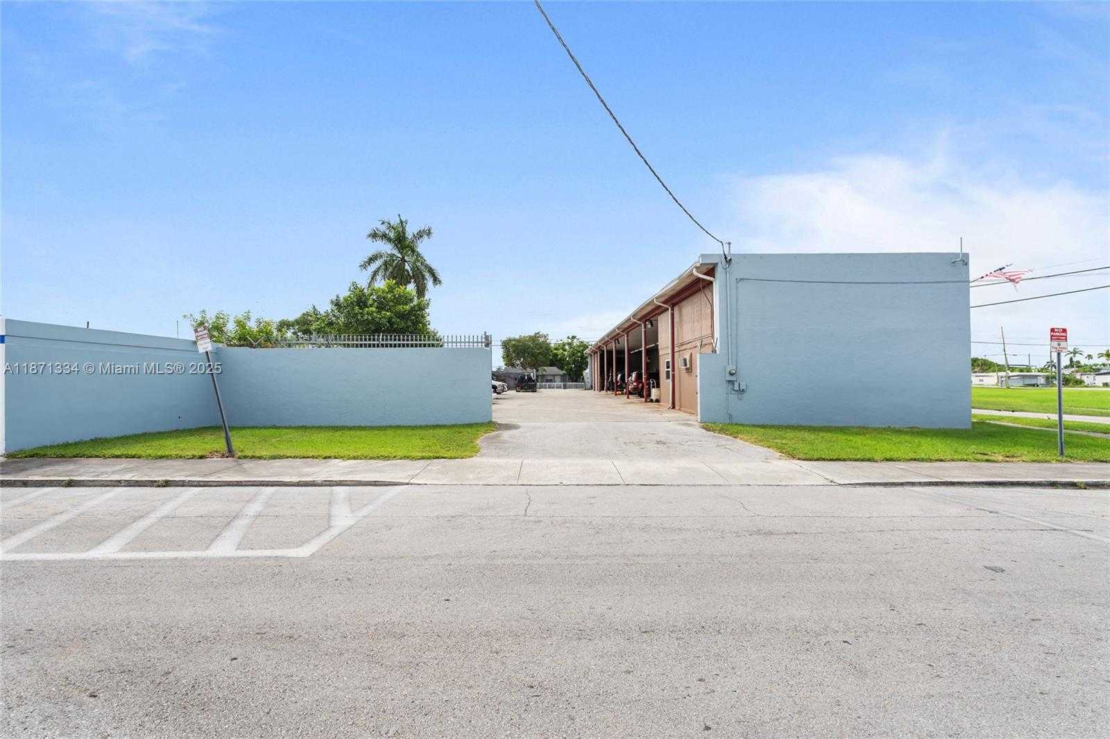 Small Image of 105 NORTH EAST 1ST RD, Homestead Number 15