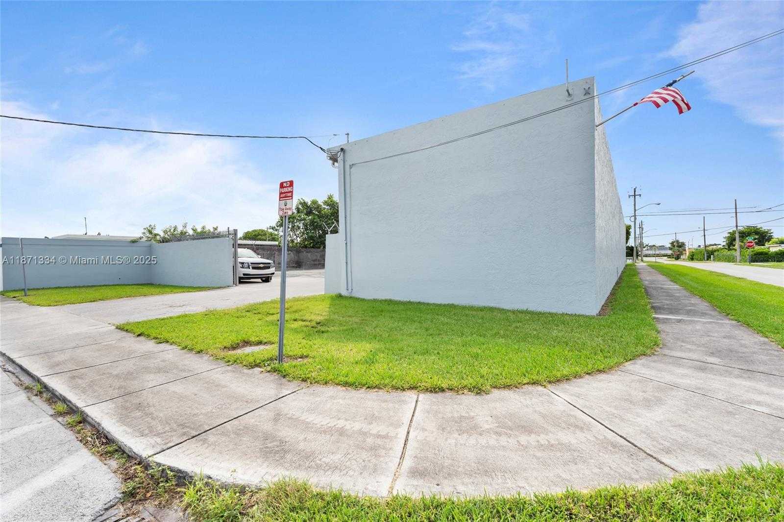 Small Image of 105 NORTH EAST 1ST RD, Homestead Number 16