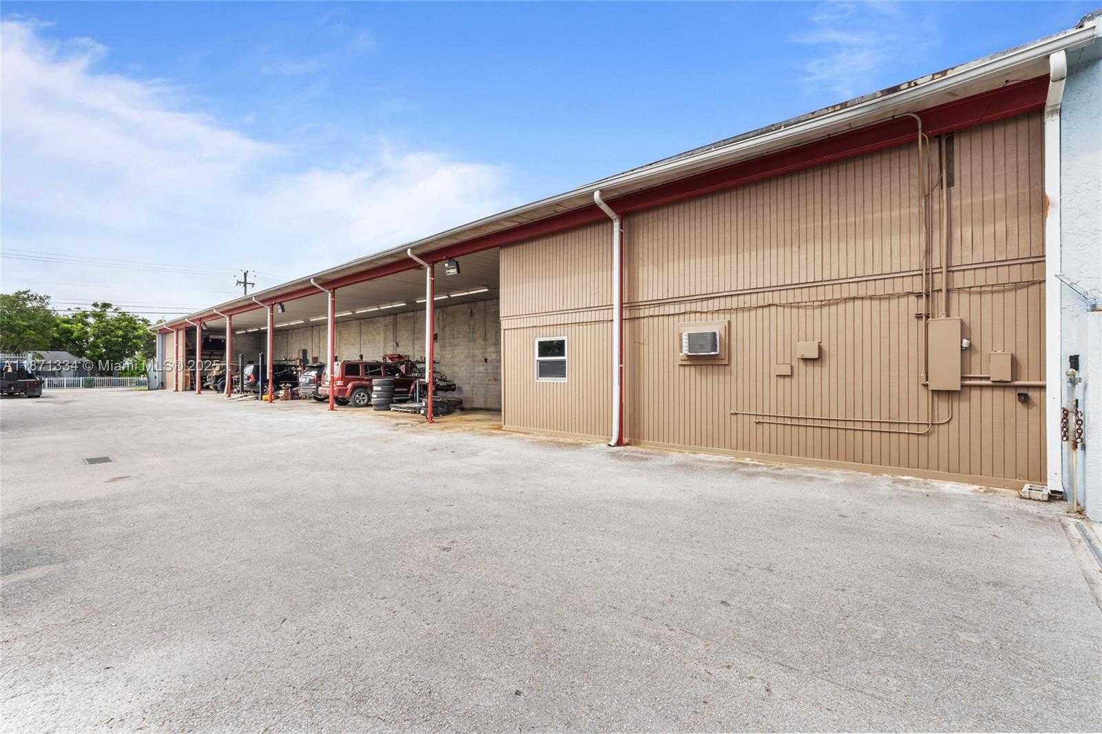 Small Image of 105 NORTH EAST 1ST RD, Homestead Number 18