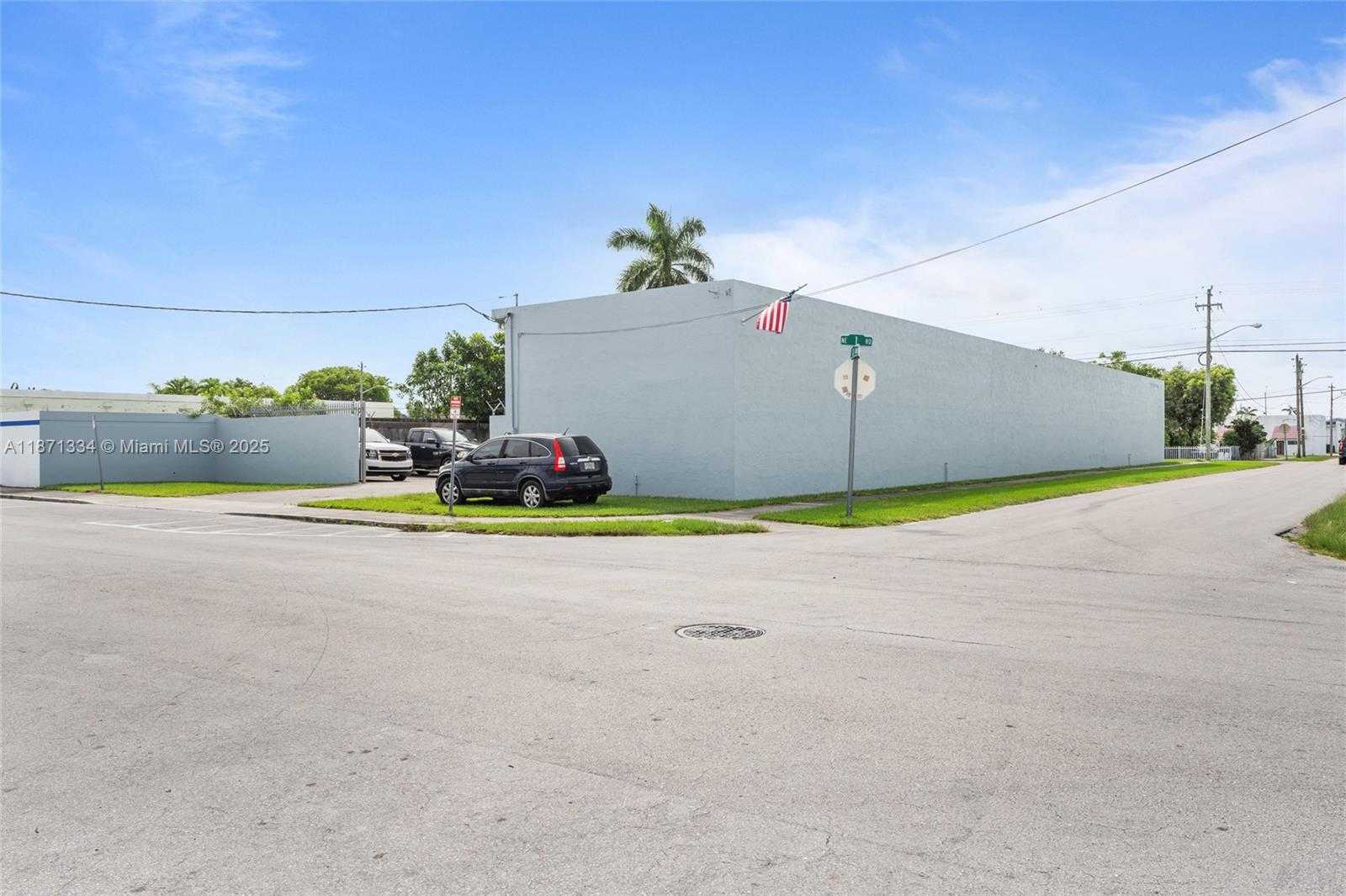 Small Image of 105 NORTH EAST 1ST RD, Homestead Number 2
