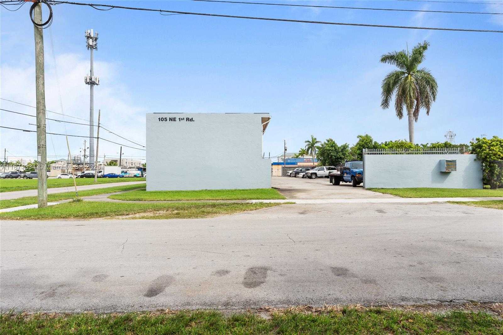 Small Image of 105 NORTH EAST 1ST RD, Homestead Number 5