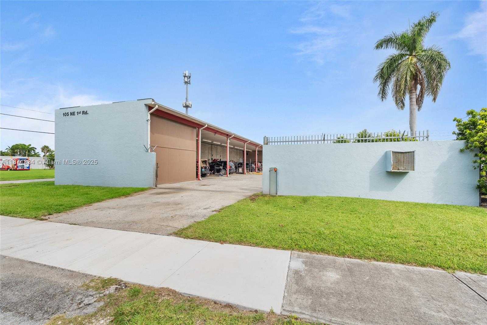 Small Image of 105 NORTH EAST 1ST RD, Homestead Number 8