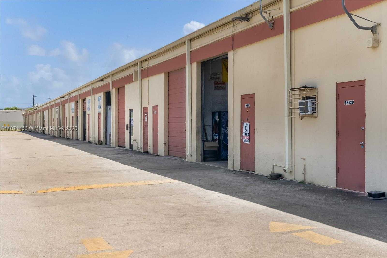 Small Image of 18625 SOUTH WEST 105 AV, Miami Number 4