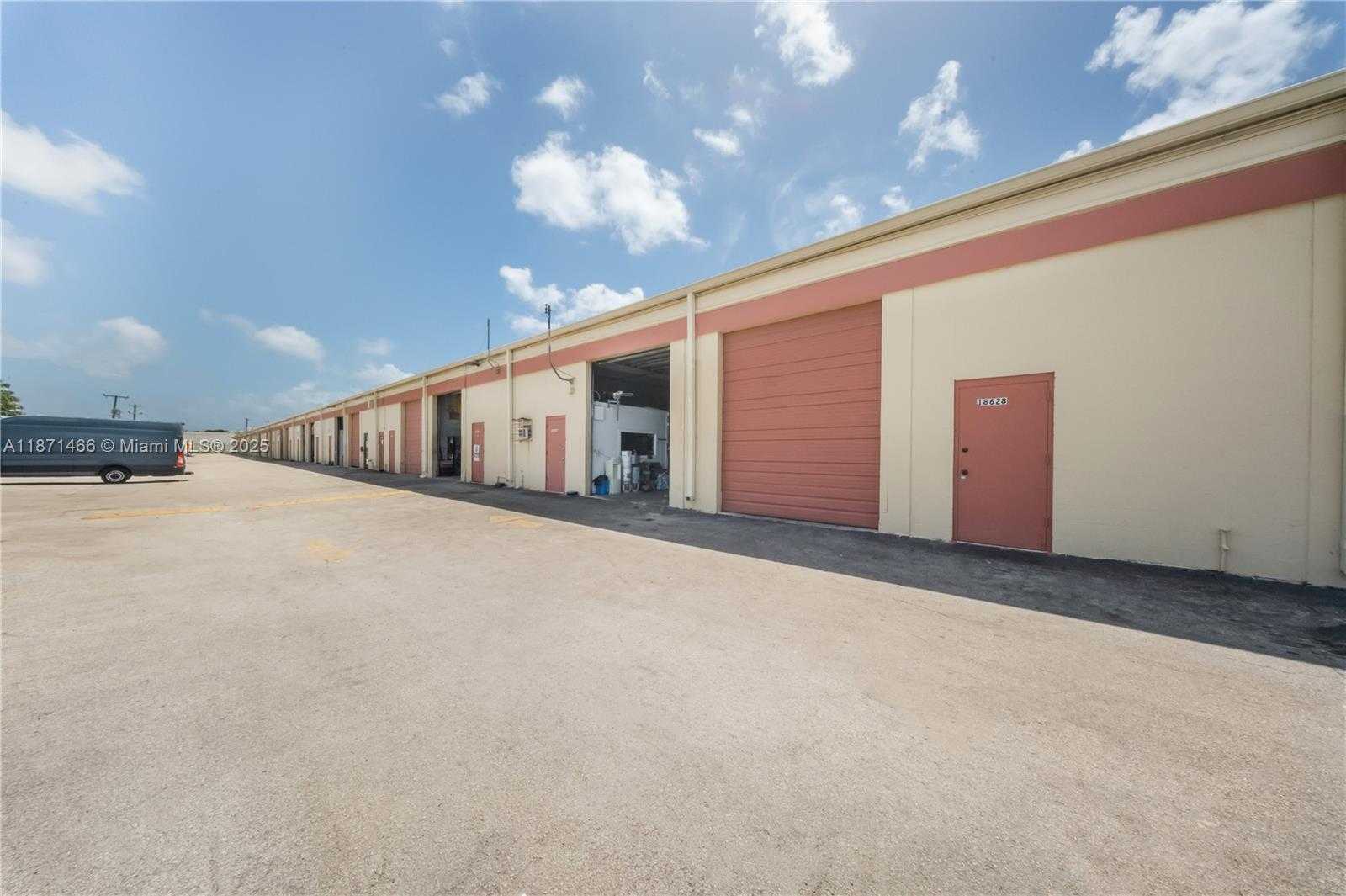 Small Image of 18625 SOUTH WEST 105 AV, Miami Number 5