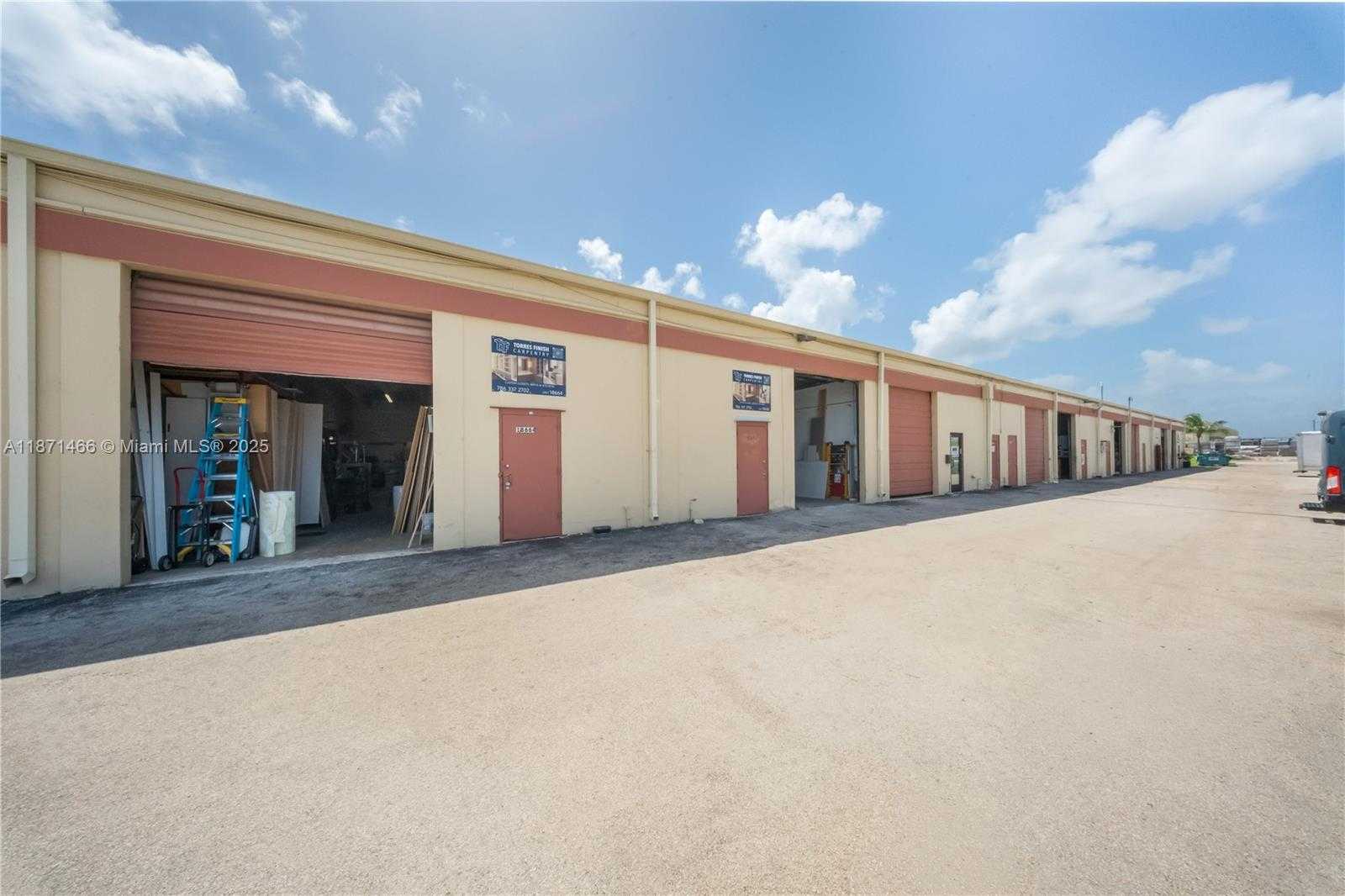 Small Image of 18625 SOUTH WEST 105 AV, Miami Number 6