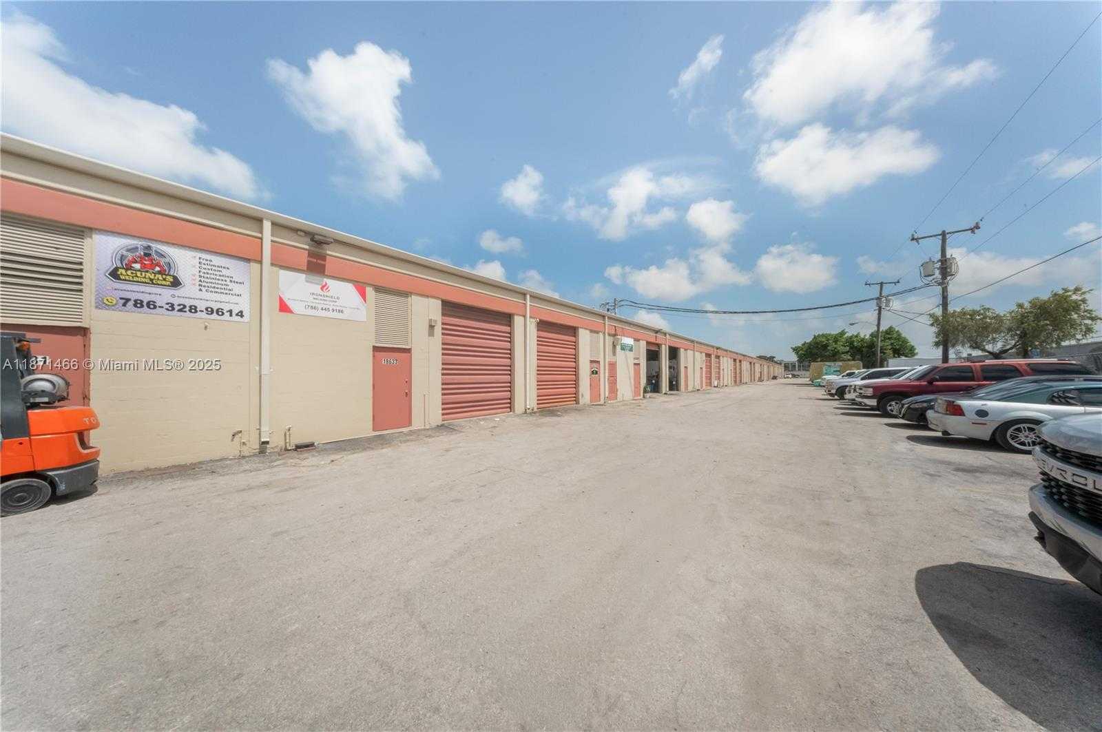 Small Image of 18625 SOUTH WEST 105 AV, Miami Number 7
