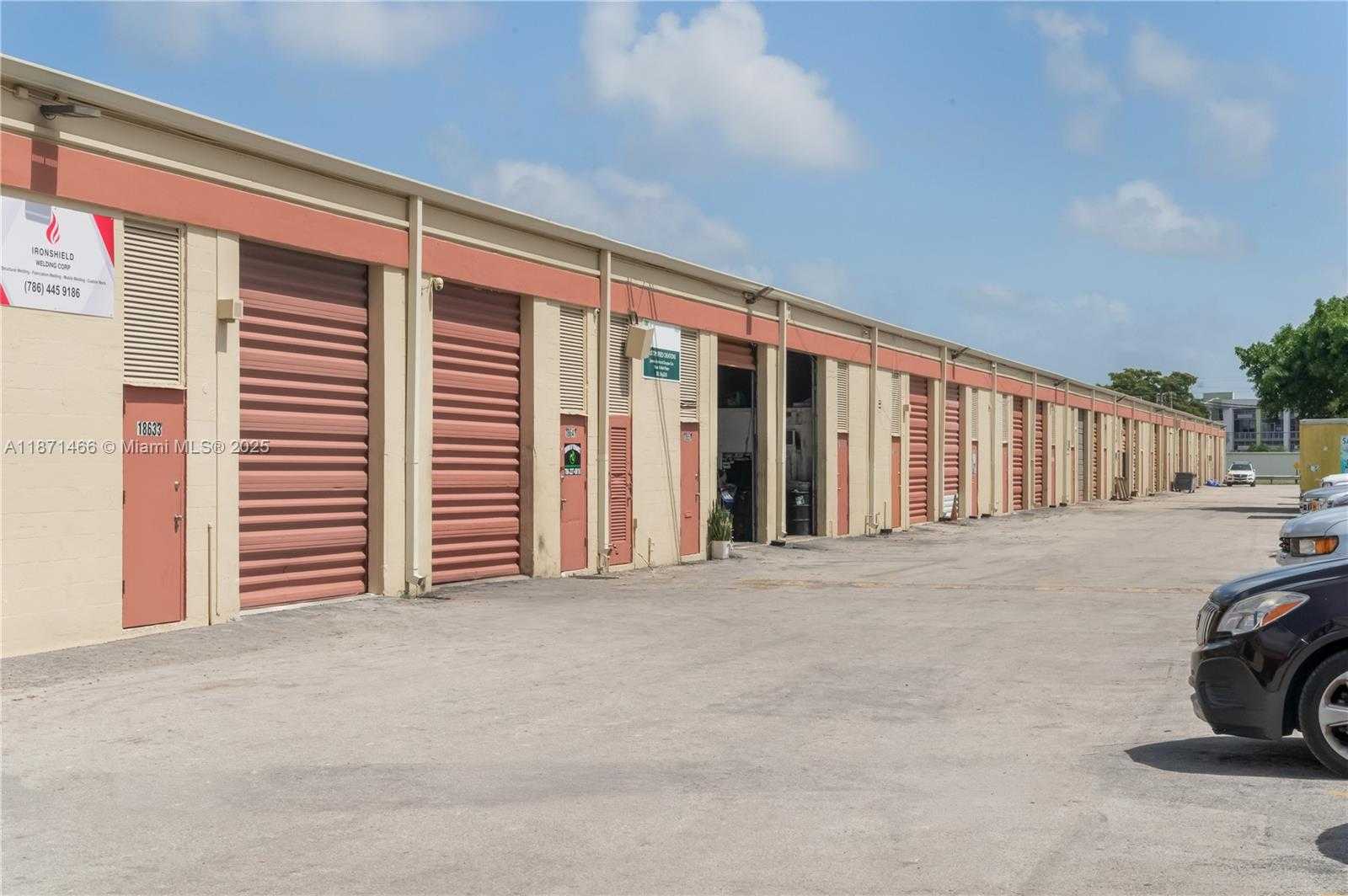 Small Image of 18625 SOUTH WEST 105 AV, Miami Number 8